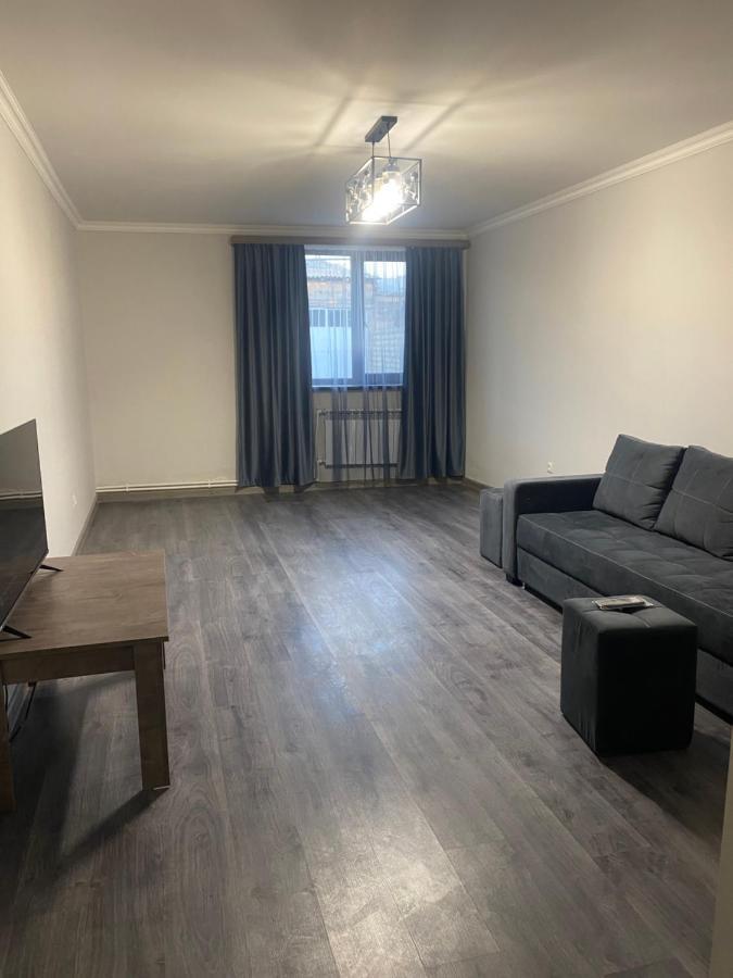 3 Cosy Apartment Near Airport Evn Yerevan Bagian luar foto